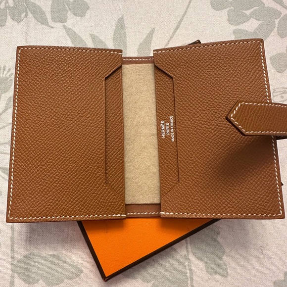 New 2023 Hermes Bearn Card Wallet in Gold Epsom Leather - Picture 7 of 10